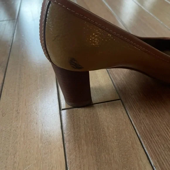 Tory Burch Aaden Logo Mid Heel Pumps Tan Brown Patent Leather Size 7.5 - Picture 10 of 15